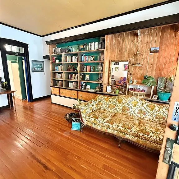 301 W Laurel St — Photo 8