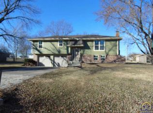 2407 SE Alamar Rd, Topeka, KS 66605