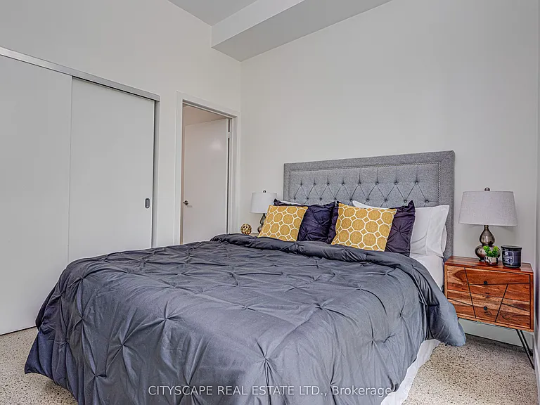 510 King St E #313 — Photo 25