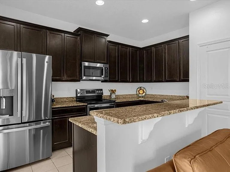 1020 Umbria Ln — Photo 4
