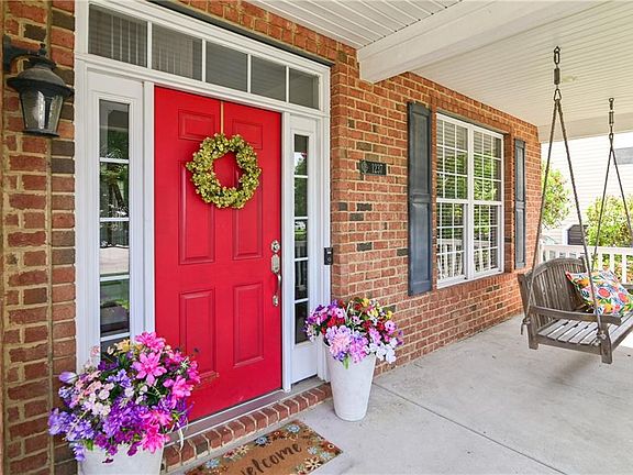 3rd image of 1237 Spruce Ln
