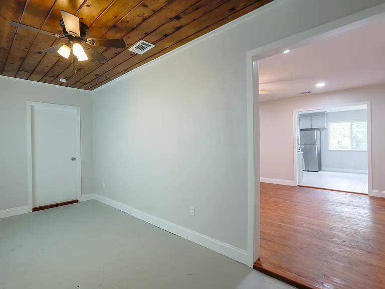 2114 Harlandale Ave — Photo 5