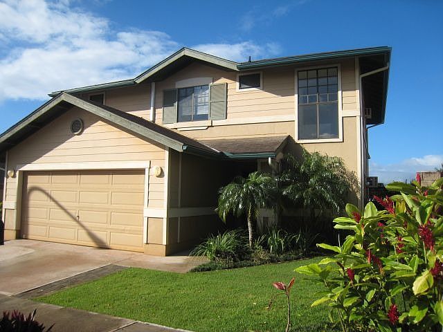 Feels like a corner lot w/plenty of parking.