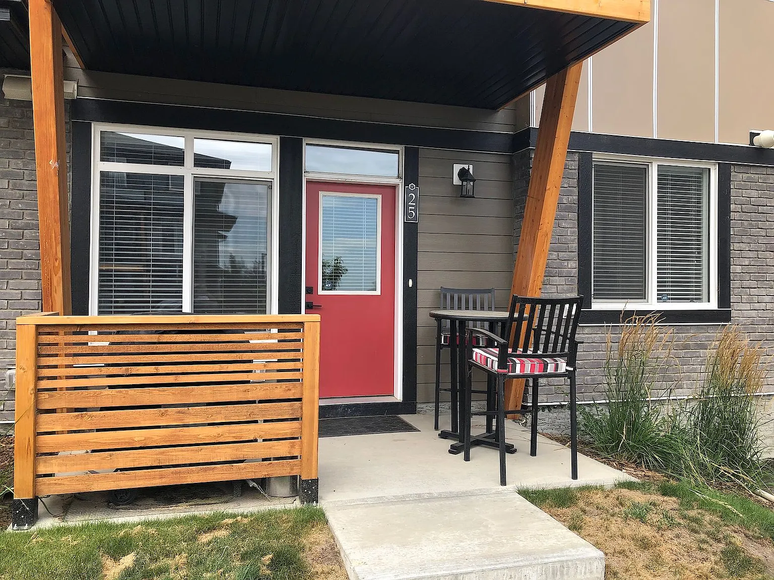 Convenient Corner Unit Located in Seton - 2 Bedroom/1 Bath (IP094) — Photo 4