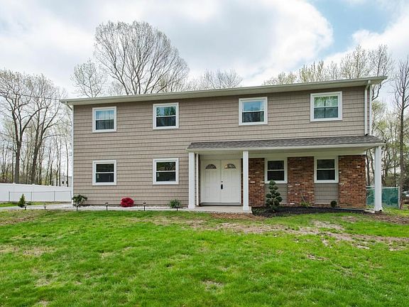 01_47SandburgDr_57_FrontView_HiRes