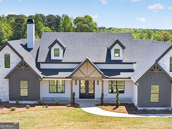 3rd image of 735 Lake Circle Rd