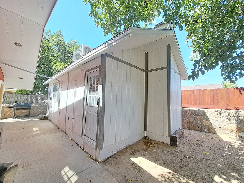 11767 Jim Thorpe Dr