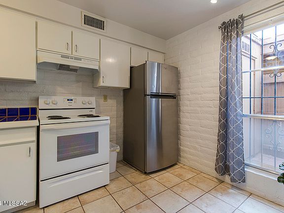 3rd image of 2875 N Tucson Blvd APT 14