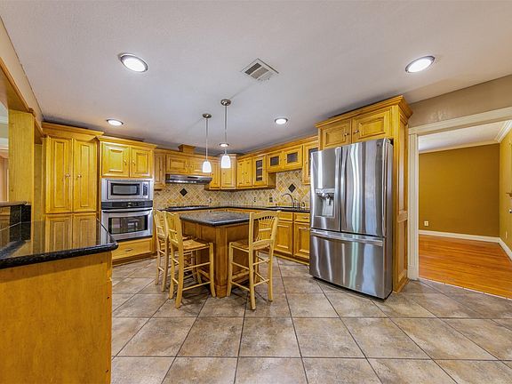 3rd image of 2416 Marlen Ave