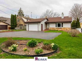 1356 Lakeshore Dr, Menasha, WI 54952