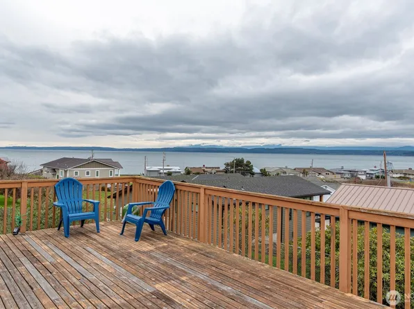 4946 Pointe Place, Freeland, WA 98249