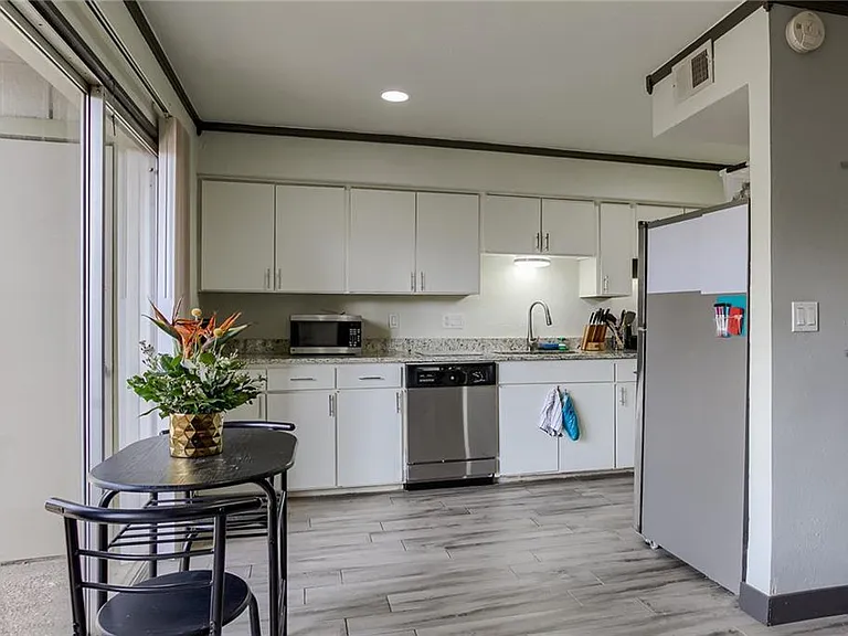 620 S 1st St #107 — Photo 9