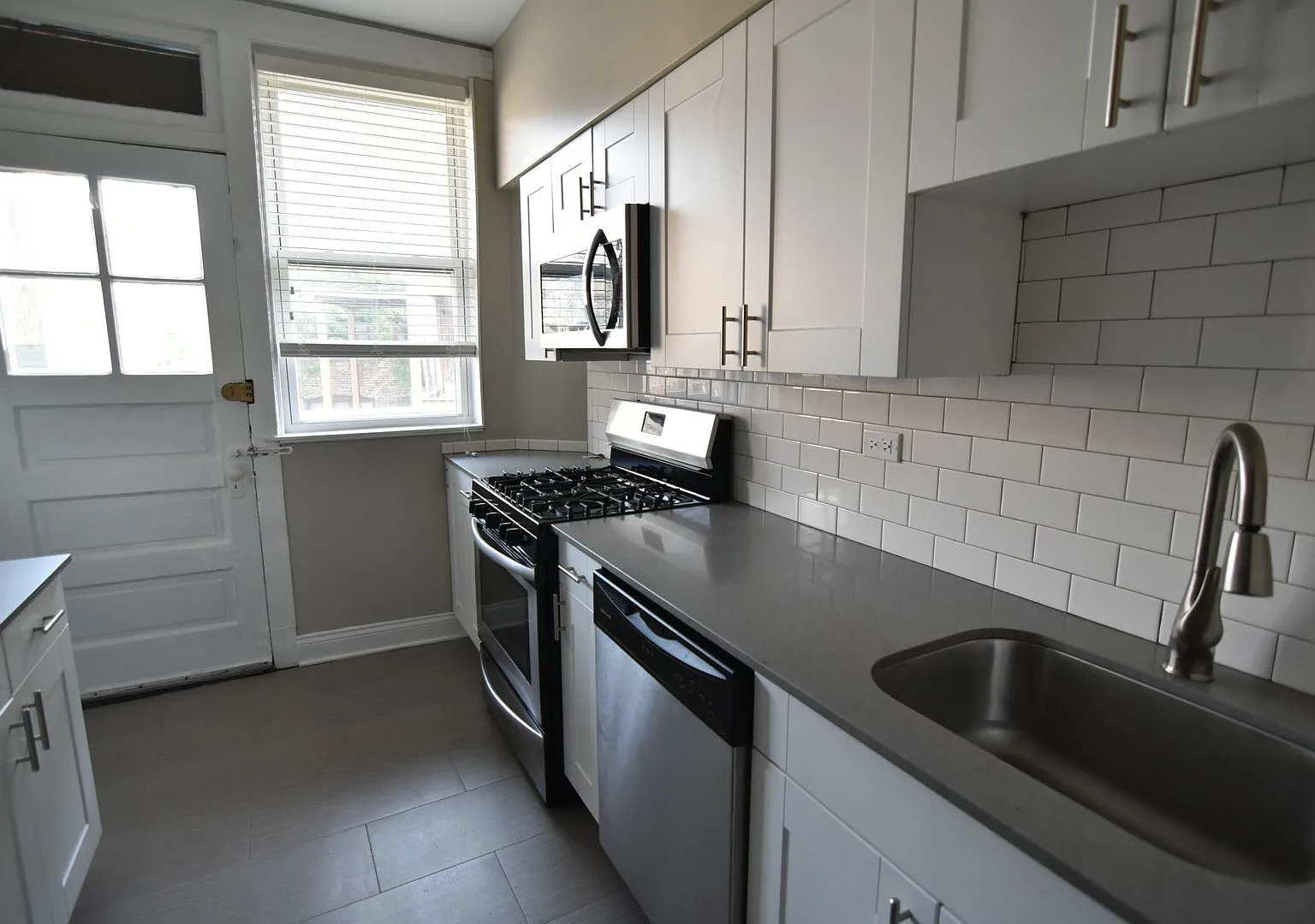 2 bed, 2.0 bath, 1000 sqft, $3,550 — Photo 3