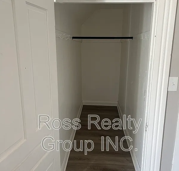 1121 Delence St — Photo 3