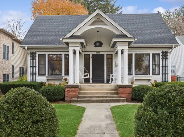 533 Summit St, Barrington, IL 60010