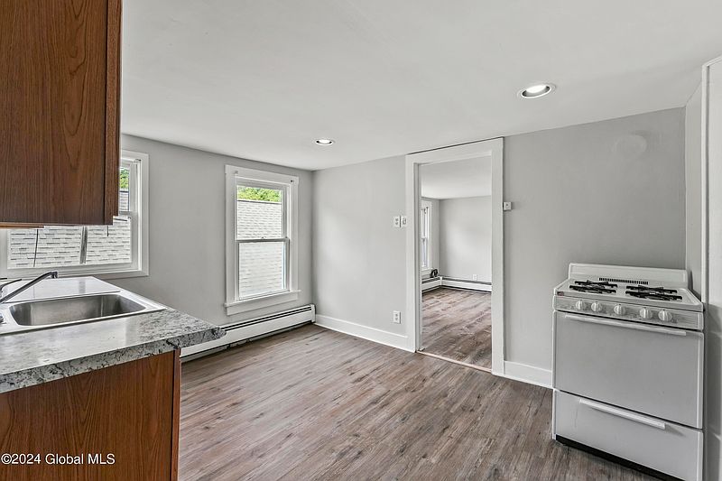 4th image of 58 Main Avenue