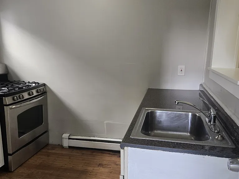 345 Washington Ave — Photo 17