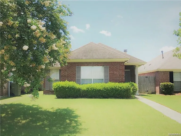 1124 Stafford Dr — Photo 1
