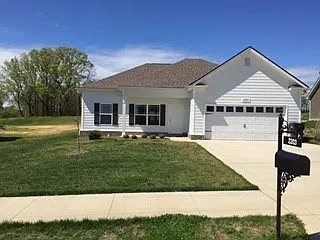 3 bed, 2.0 bath, 1640 sqft, $1,975 — Photo 3
