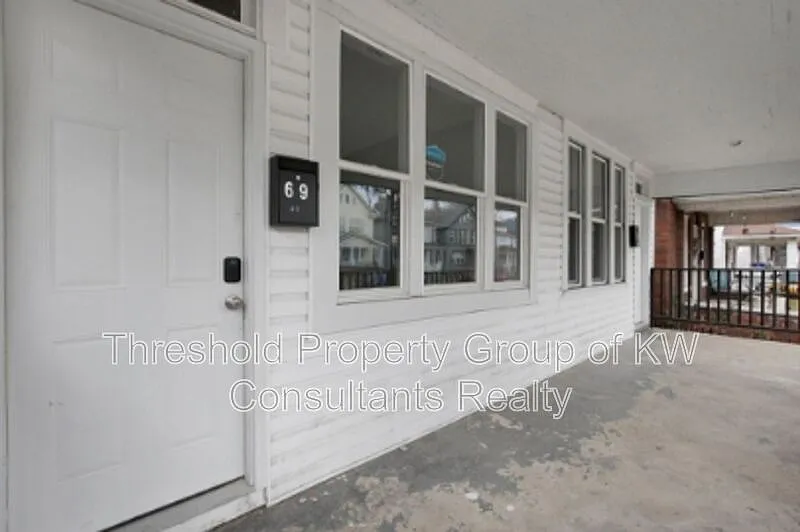 Building Photo - 67-69 S Terrace Ave #69