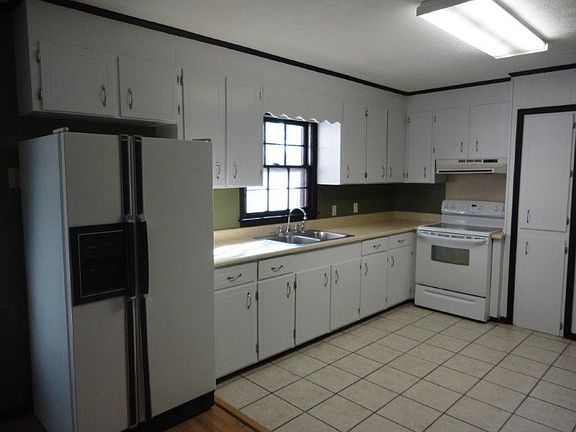3rd image of 107 Antler Dr