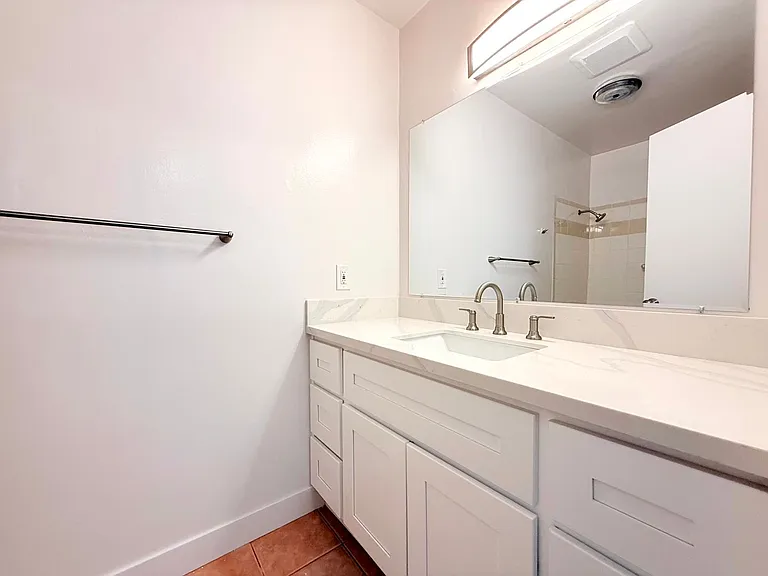 853 W Beach Avenue — Photo 22