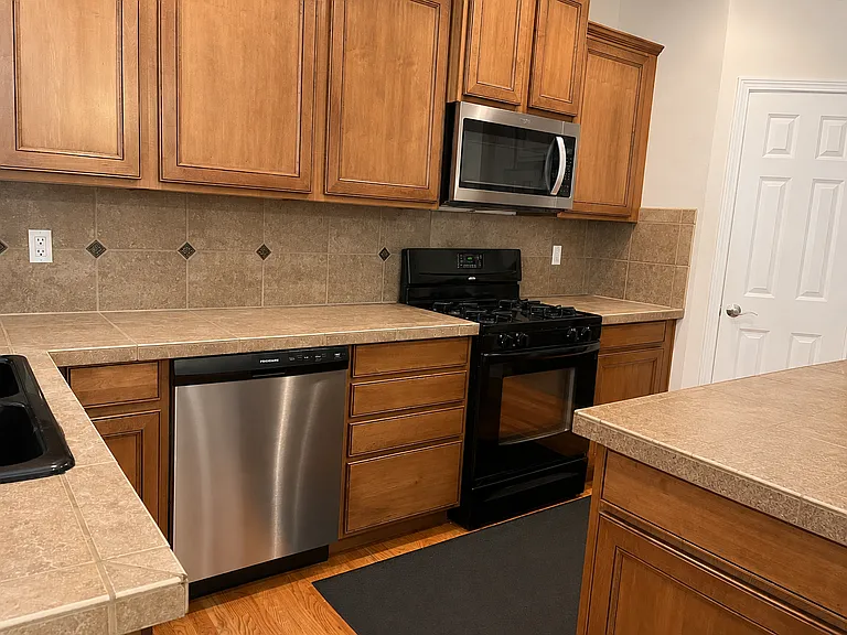 4003 NE 9th Pl — Photo 10
