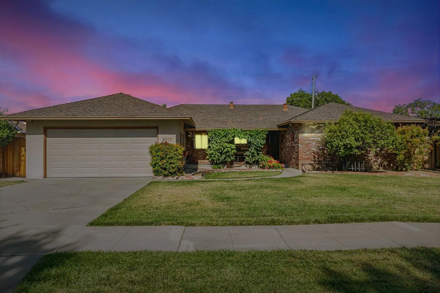 2905 Cambridge Dr photo 1