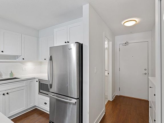 5th image of 500 Royal Ave #412