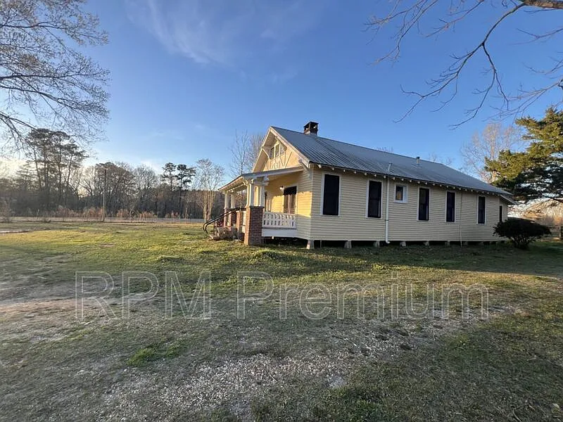 3 bed, 2.0 bath, 1800 sqft, $1,500 — Photo 4