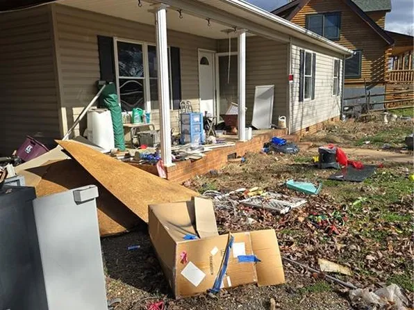 287 Badin Shore Cir, New London, NC 28127