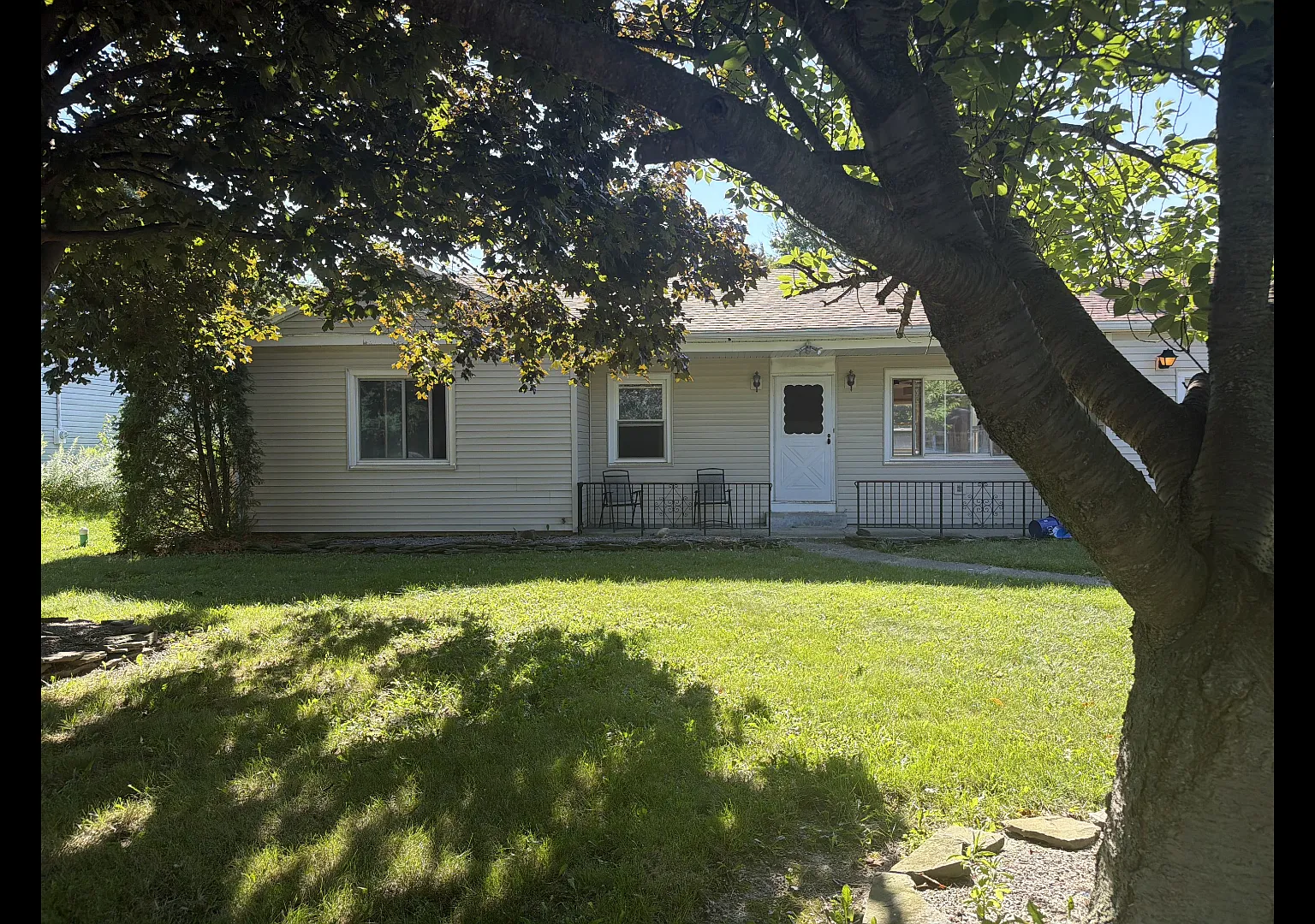 3 bed, 1124 sqft, $2,300 — Photo 1