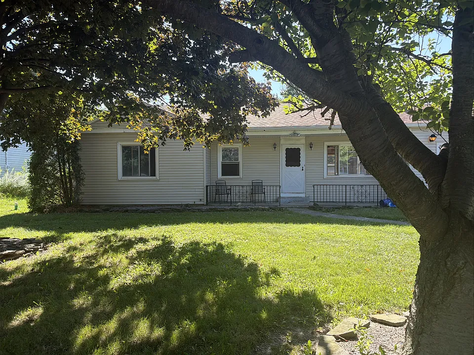 692 Cayuga Dr