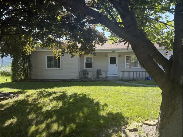 692 Cayuga Dr, Lewiston, NY 14092