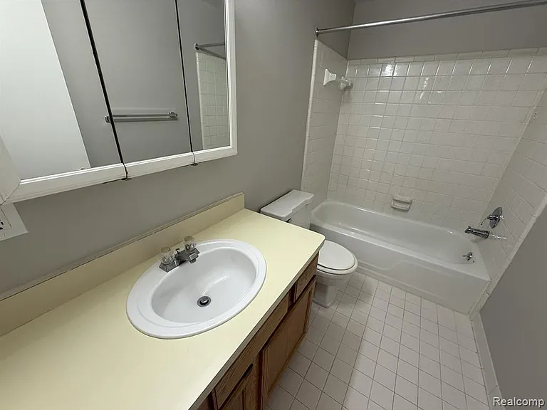 27153 Farmbrook Villa Dr — Photo 9