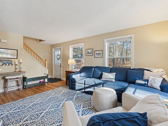 keyed entrance into livingroom
