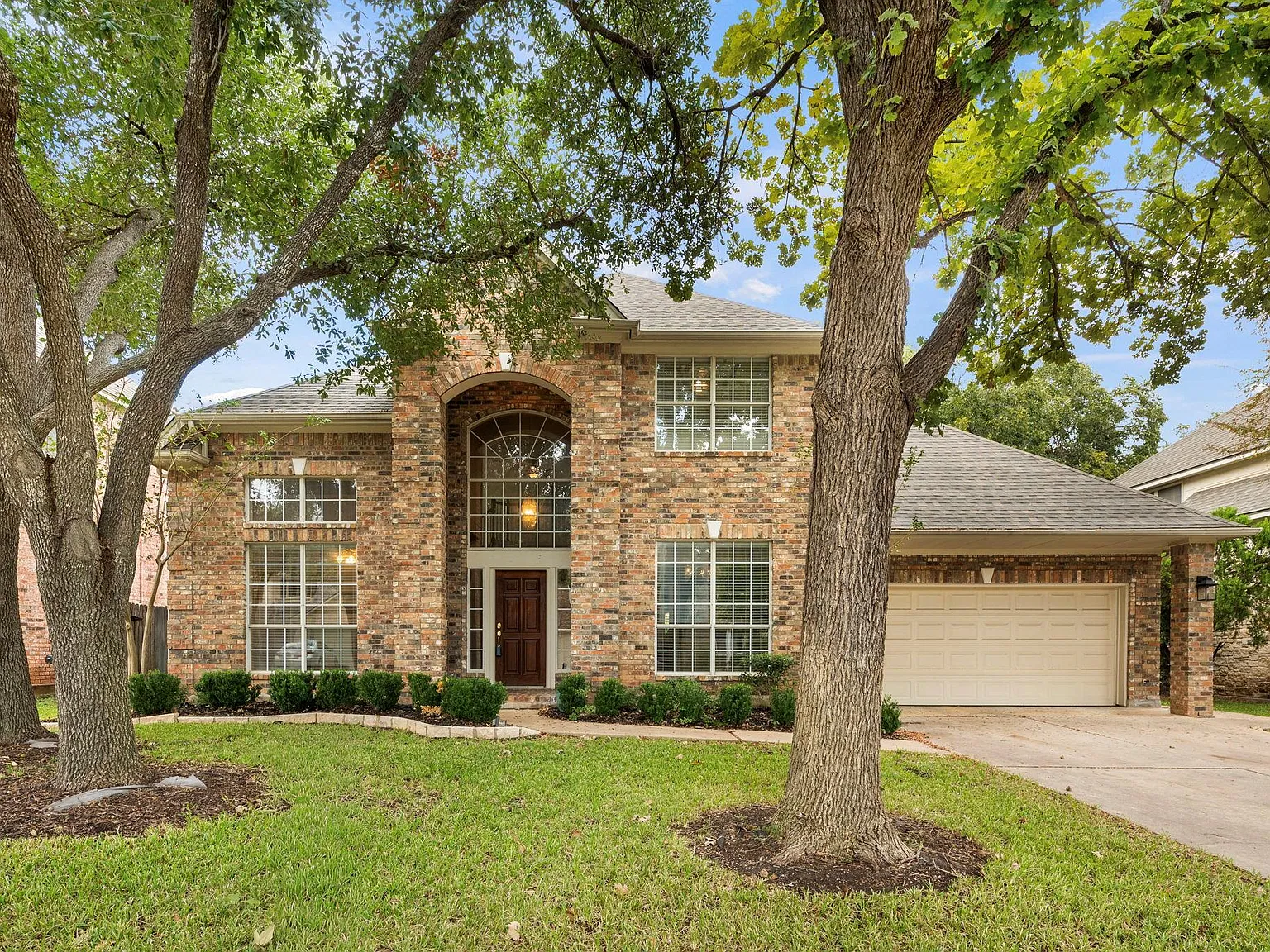 4 bed, 2.5 bath, 3148 sqft, $3,500 — Photo 2
