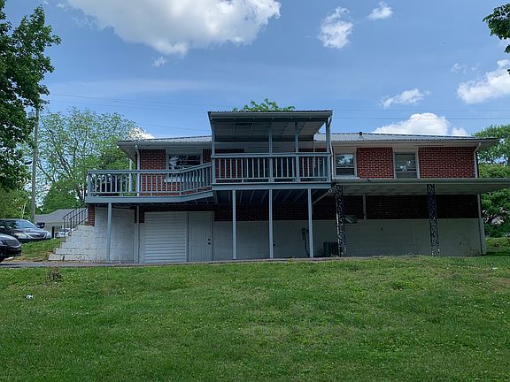 2nd image of 1385 Crescent Dr