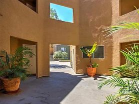 Paramount Villas Aparments