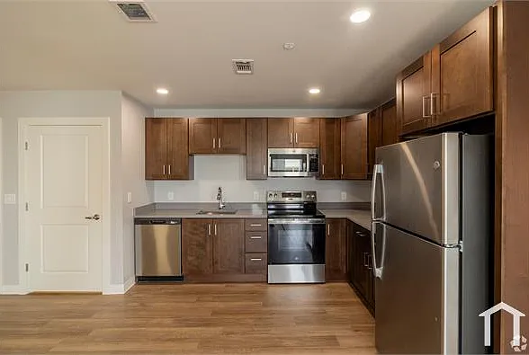 351 Chestnut St — Photo 14