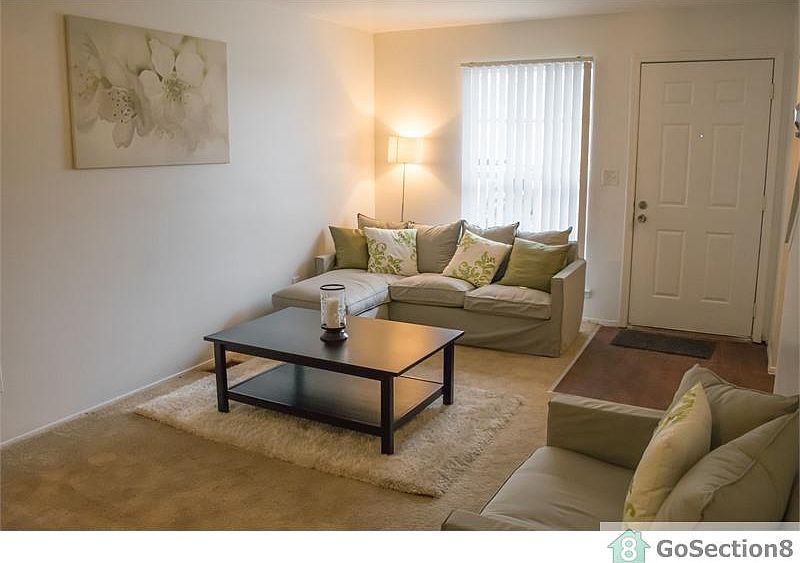 1st image of 541 Villa Dr
