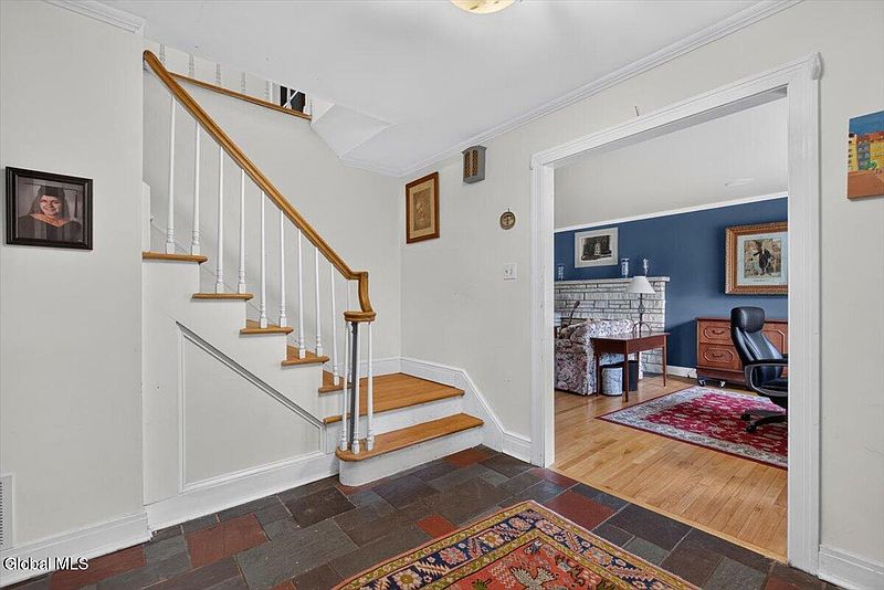 4th image of 845 Northumberland Drive