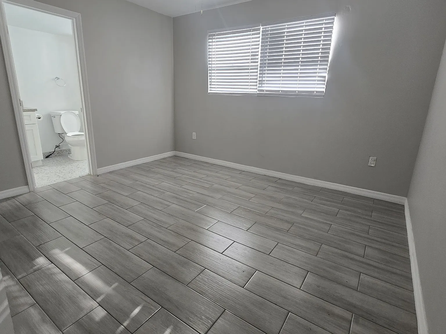 2 bed, 827 sqft, $1,450 — Photo 4