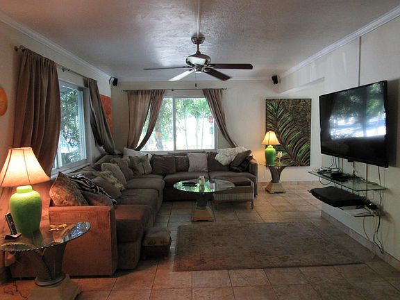 2nd image of 190 N Coconut Palm Blvd