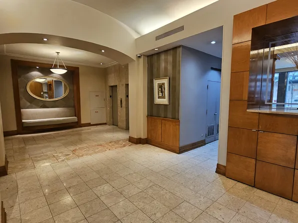 301 East 48th Street image 3 of 23