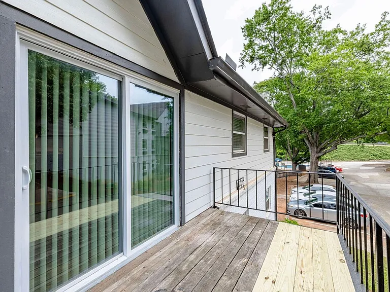 Modern Living in the Heart of Northlake — Photo 105