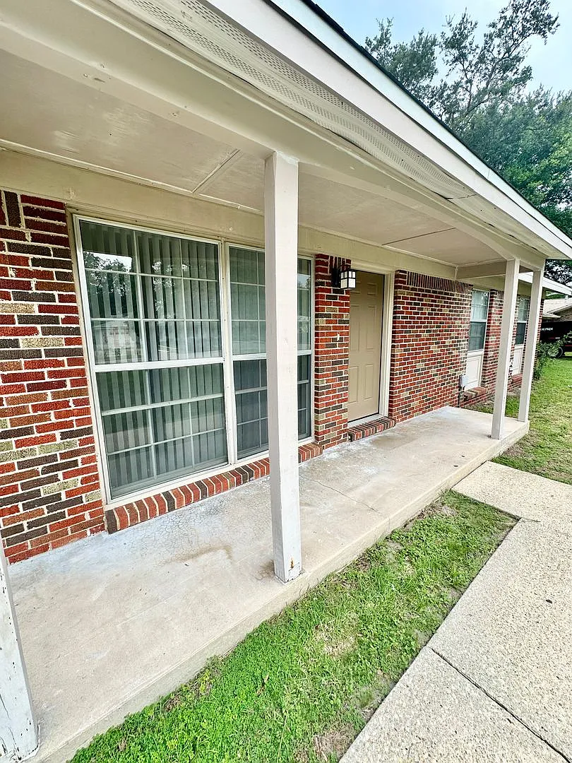 Remodeled 3 bedroom + bonus room & screen patio for rent! — Photo 3