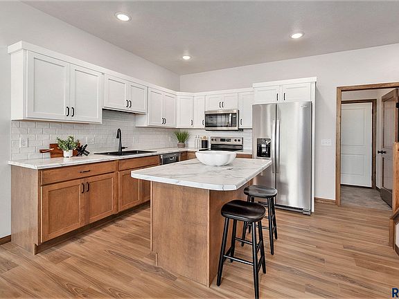 4th image of 2313 E Cama Pl