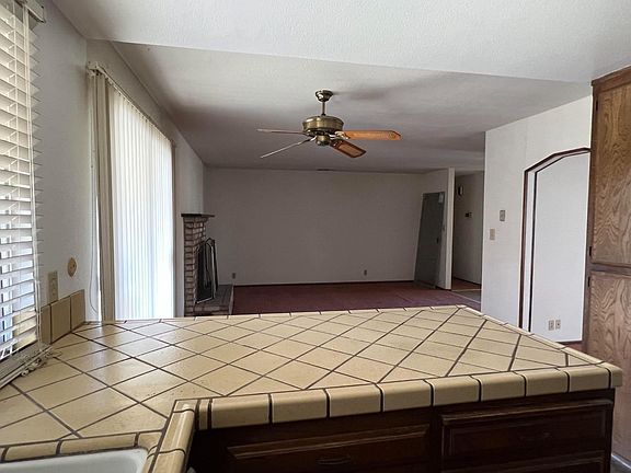 4th image of 1063 Locust Ave