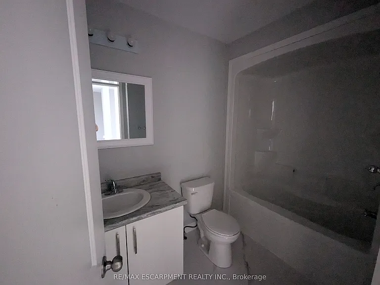 82 Saint George St — Photo 8